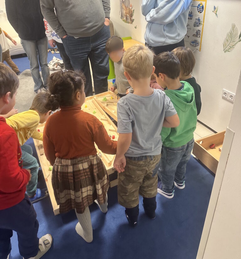 Übergabe der Murmelbahn an den Kindergarten „Glockenturm“